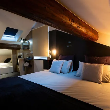 L'enclos De Ribains Guest house